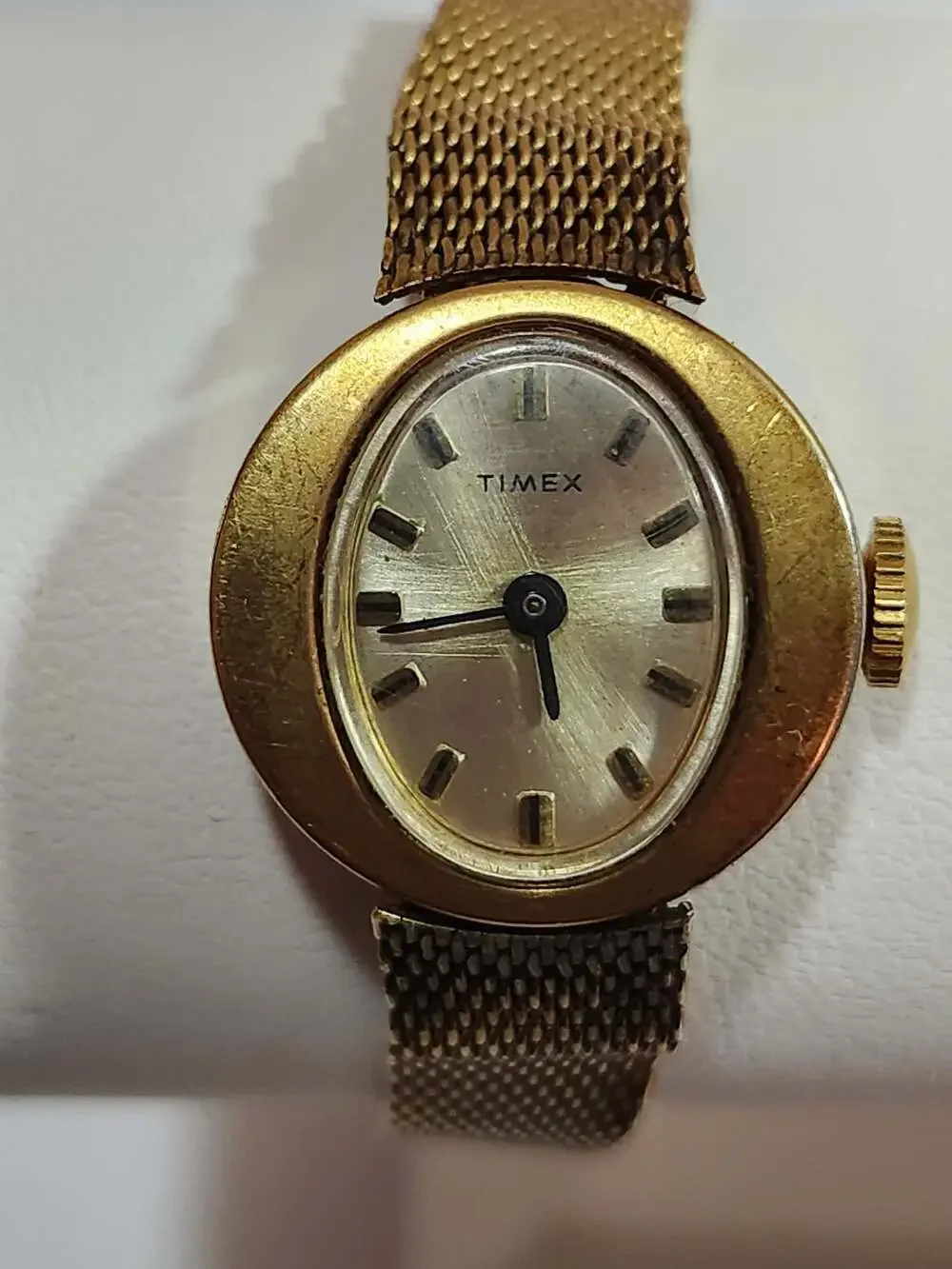 Vintage Timex Women's Gold Tone Oval Mechanical Wind Up Wristwatch